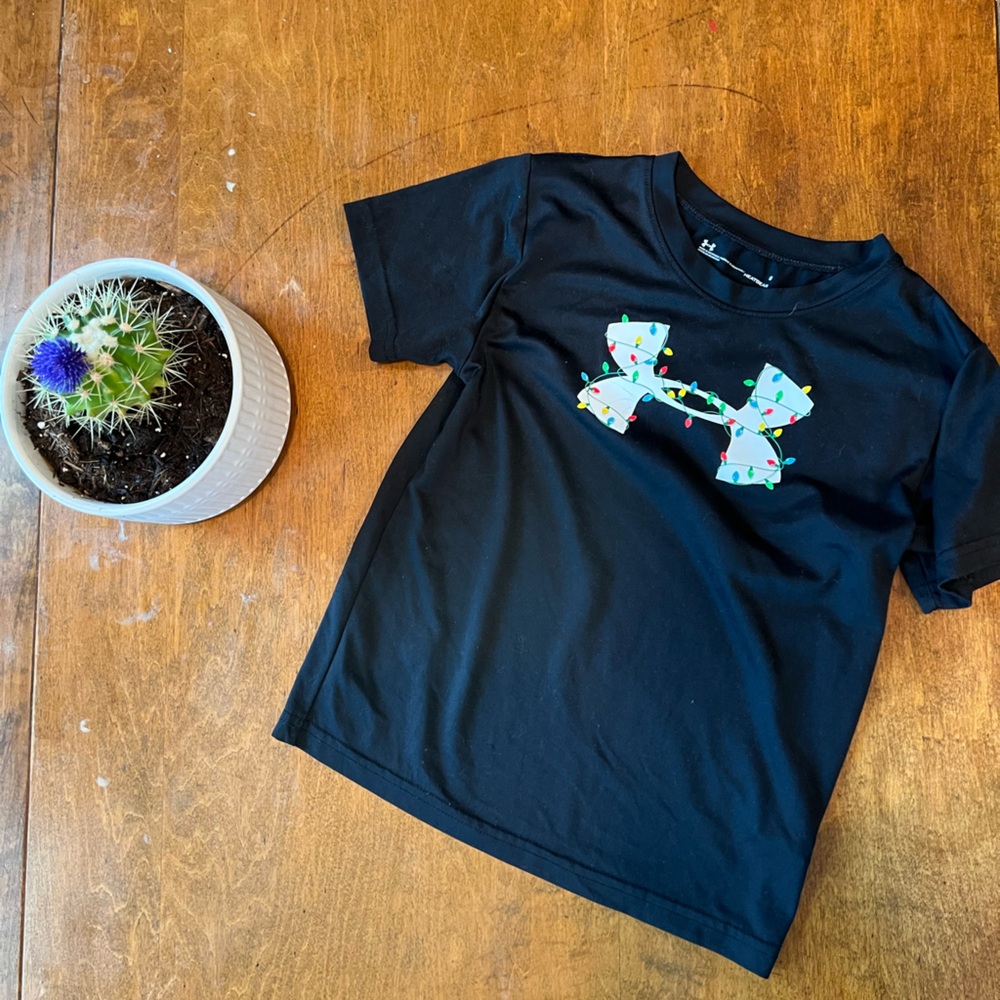 Under Armour Boys Size 6 Black Dri-Fit Christmas Lights Tee Short Sleeve Kids